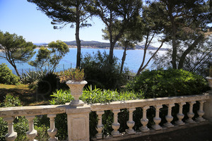 Waterfront property in Mar Vivo la Seyne sur mer sold by agence du Regard