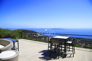 Villa with sea view in Carqueiranne