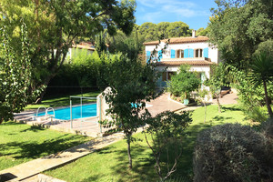 seaside villa in La Londe les Maures sold by agence du Regard