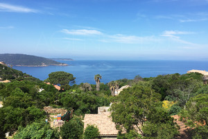 House with sea view in Levant island