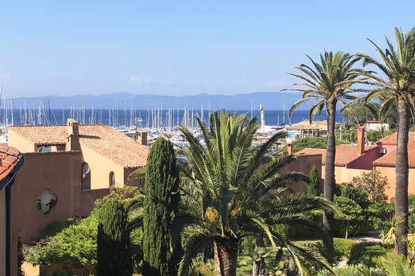 Apartment with sea view in Porquerolles, beach by walk