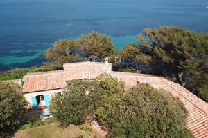 waterfront property in Giens