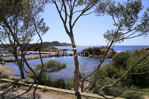 Sea view villa in giens