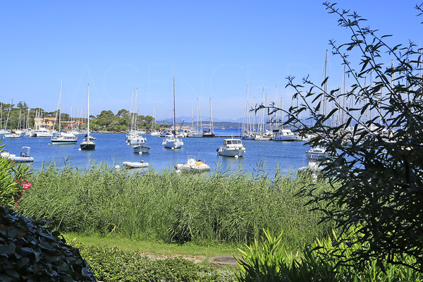 Waterfront apartment in Porquerolles