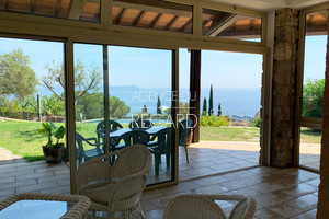 Villa with sea view in Carqueiranne