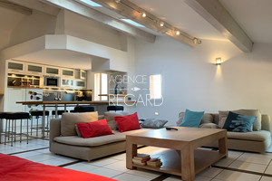 Sea view apartment for sale in Porquerolles