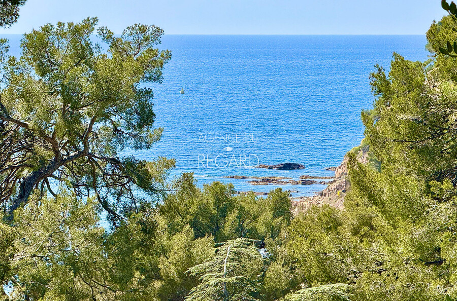 South facing, beach on foot and sea view...