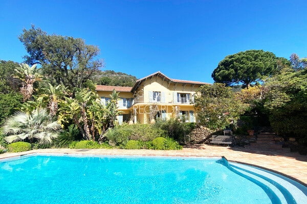 Property with sea view in Rayol Canadel