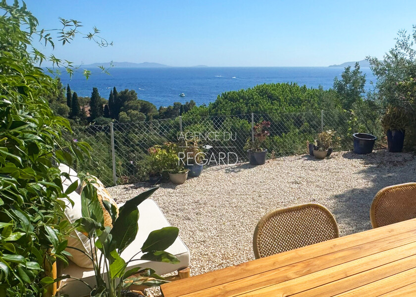 Apartment with panoramic sea view in Le Lavandou