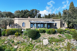 property with sea view in Le Lavandou