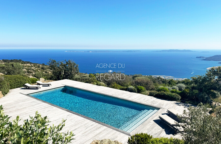 Exceptional property with sea view�