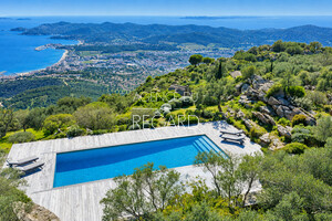 property with sea view in Le Lavandou