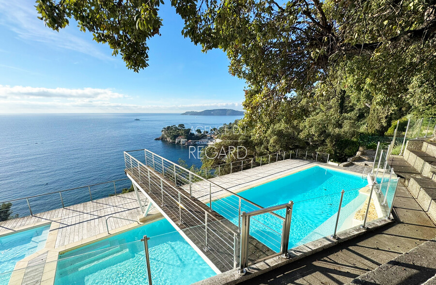 In Toulon, Apartment and studio facing the sea�