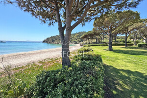 waterfront apartment in Le Lavandou