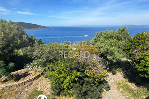 property with sea view in Levant island