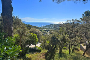 building plot with sea view in Gaou B�nat