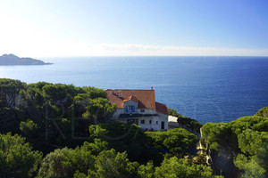 Waterfront property in Giens