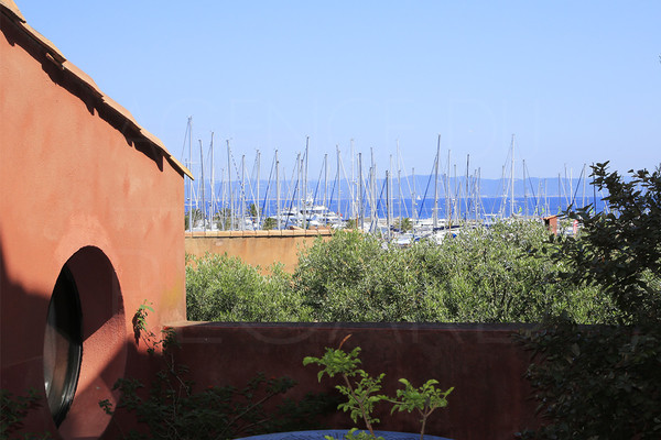 Apartment with sea view in Porquerolles